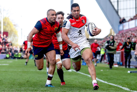 Paul Perez scores a try despite Simon Zebo