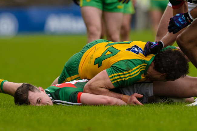 Diarmuid O&Otilde;Connor after a tackle from Michael Murphy