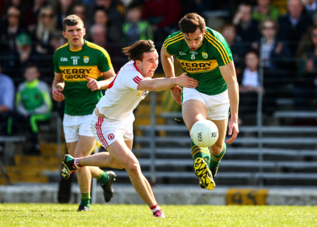 David Moran under pressure from Conall McCann