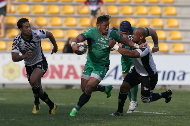 Bundee Aki tackled by Sidney Tobias