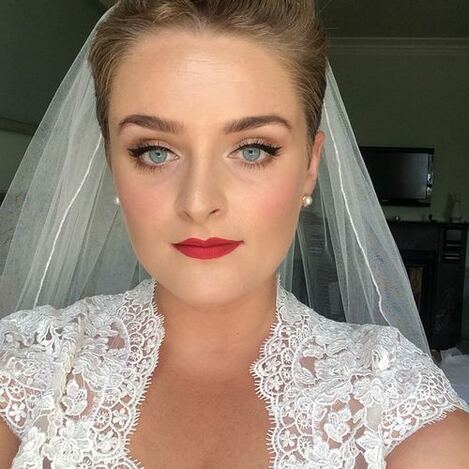 Can you wear red outlet lipstick to a wedding