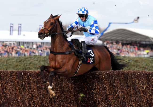 Ladies Day - Crabbie's Grand National Festival - Aintree Racecourse