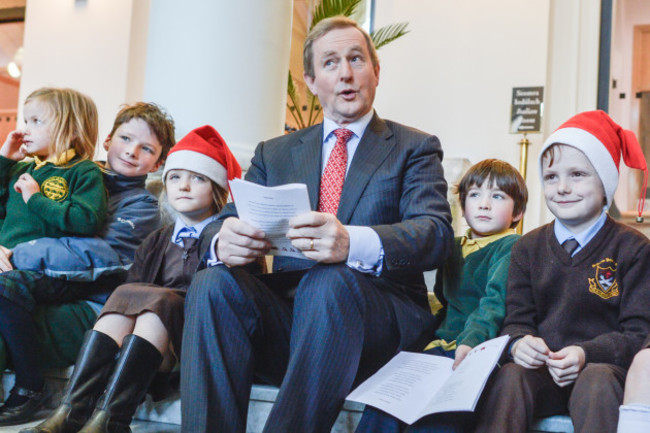 Dublin: Taoiseach Kenny sings Christmas Carols