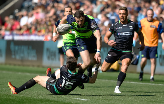 Robbie Henshaw is tackled by Sam Davies