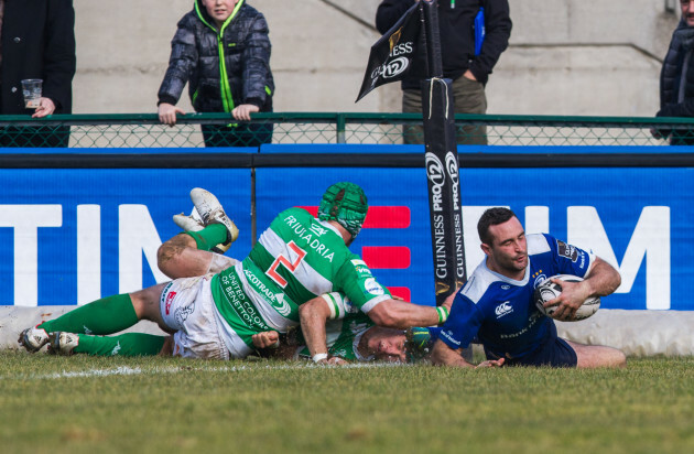 Dave Kearney scores a try