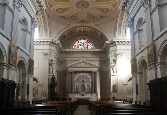 Dublin_Roman_Catholic_St._Audoen's_Church_Nave_2012_09_28