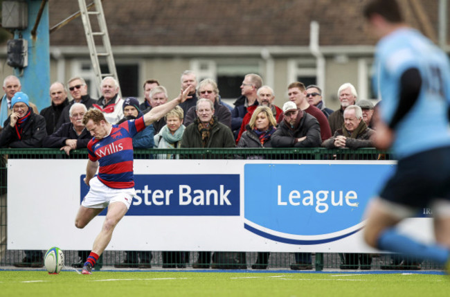 Rob Keogh kicks a conversion