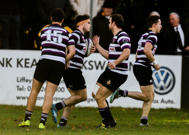 Niall Lawlor celebrates scoring a try with Jake Swaine, Kevin O&Otilde;Neill and William Devane 12/11//2016