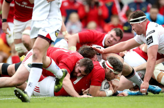 Dave O&rsquo;Callaghan scores their third try of the game supported by James Cronin