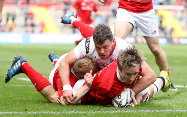 Angus Lloyd scores a try despite Sean Reidy