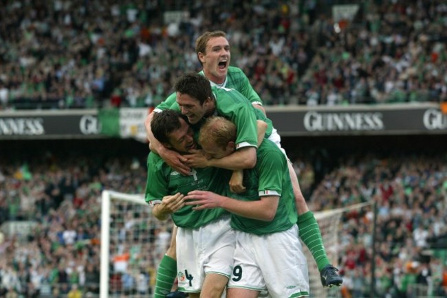 Irish players celebrate 11/6/2003