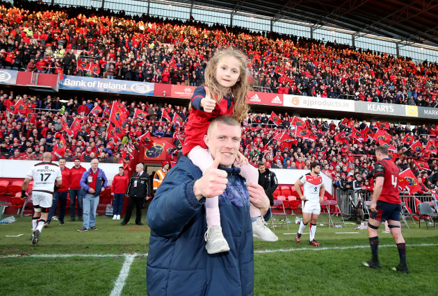 Keith Earls celebrates with his dautgher Ella May