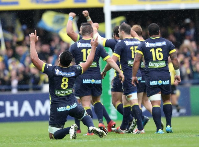Clermont Auvergne&rsquo;s celebrate at the end of the match