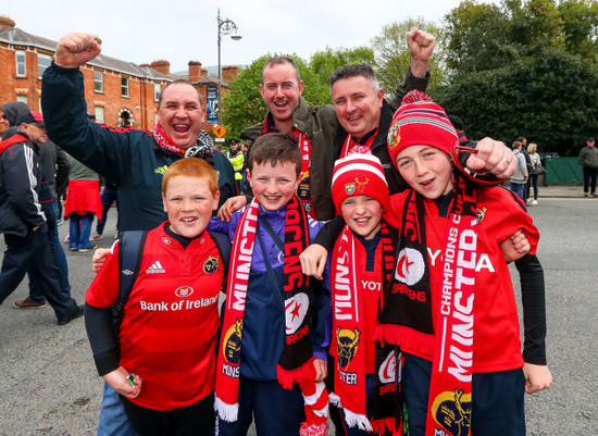 Munster fans ahead of the game