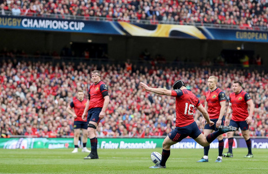 Tyler Bleyendaal kicks a penalty