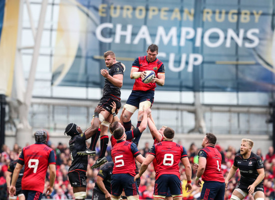 Peter O’Mahony wins a lineout ahead of George Kruis