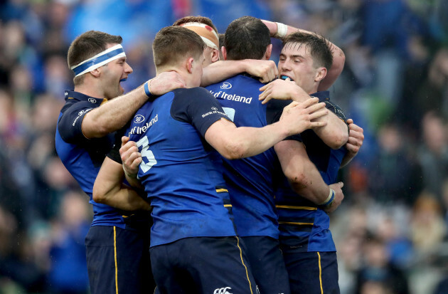 Robbie Henshaw celebrates scoring their third try of the game with his teammates