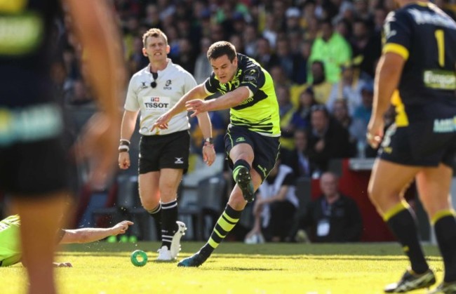 Johnny Sexton kicks a penalty