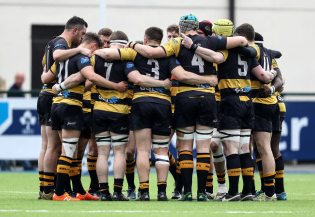 Young Munster's team huddle