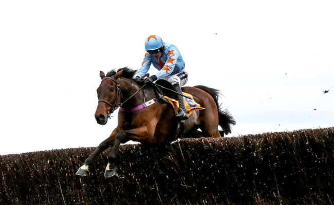 Un De Sceaux ridden by Ruby Walsh comes home to win