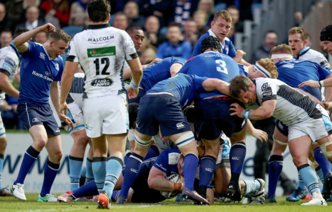 Peter Dooley scores a try