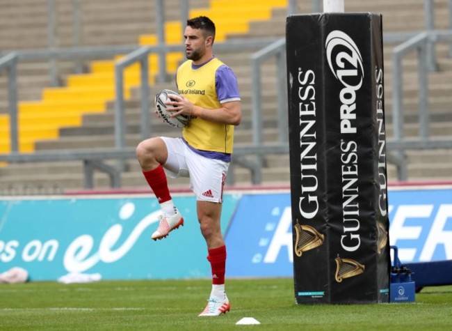 Conor Murray warms up