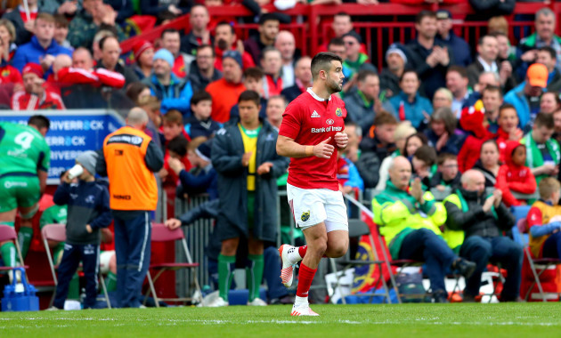 Conor Murray takes to the field
