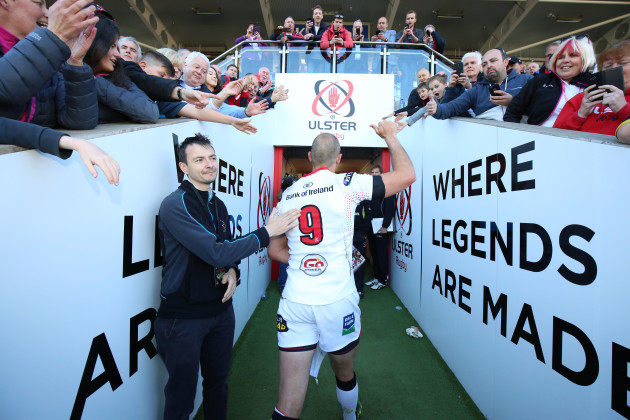 Ruan Pienaar waves goodbye to the Ulster fans after the game