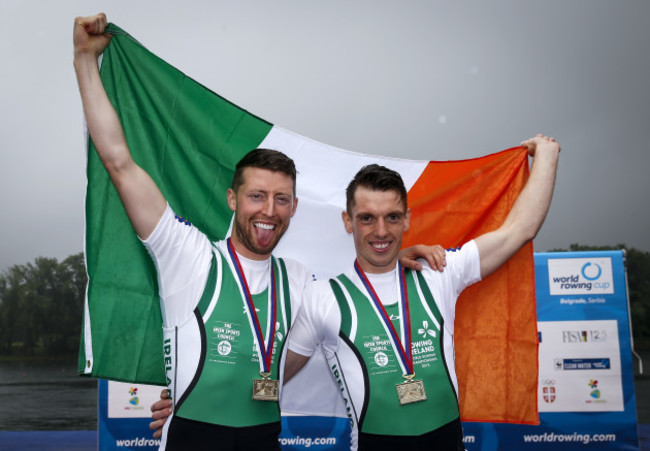 Mark O'Donovan and Shane O'Driscoll celebrate winning gold