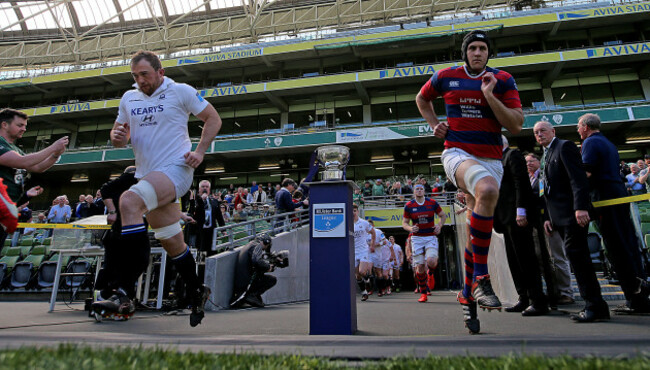 The two teams take to the pitch