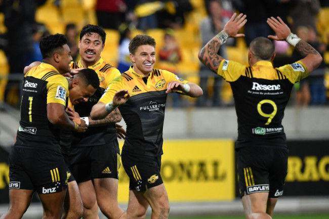 Julian Savea, Ngani Laumape, Ben Lam, Beauden Barrett and TJ Perenara celebrate a try