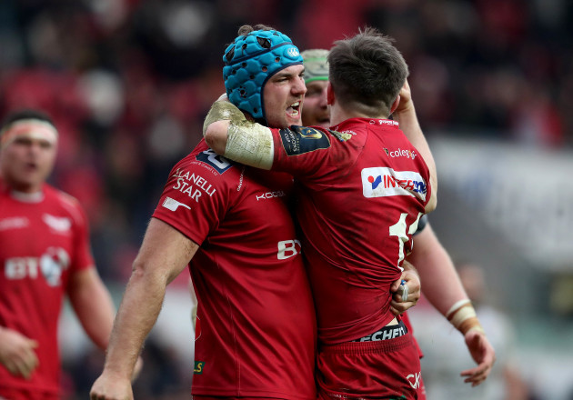Steff Evans and Tadhg Beirne celebrate at the final whistle