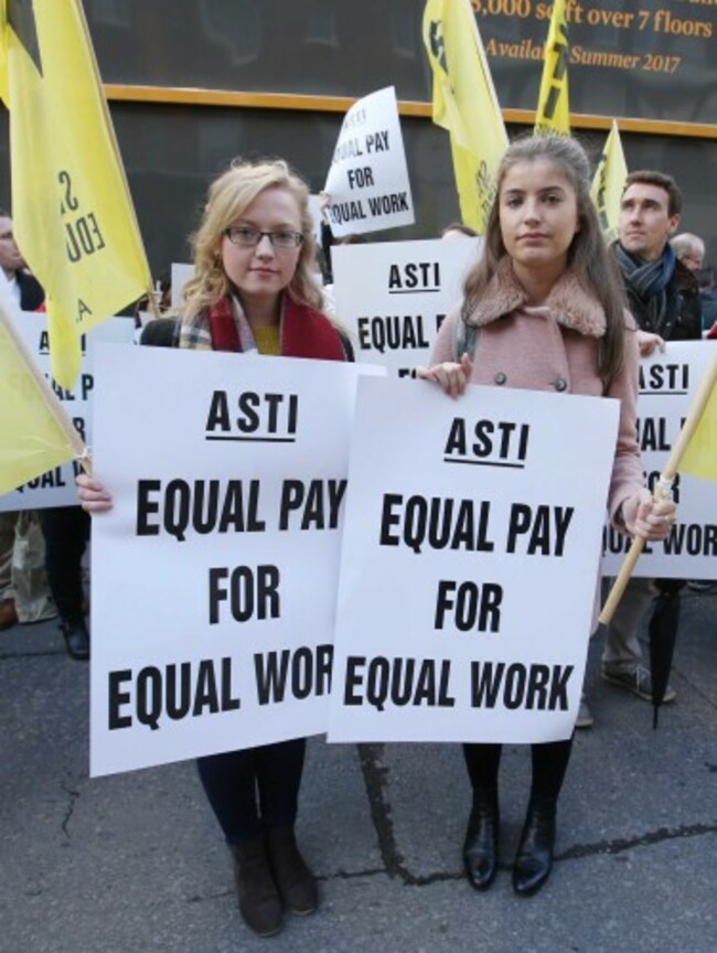 File Photo TALKS CONTINUE TODAY in a bid to avert next weeks teachers strike, as Minister Richard Bruton again warned a large number of schools will have to close.