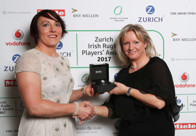 Lindsay Peat is presented with the BNY Mellon XVs Player of the Year Award by Jennifer Tully Bell