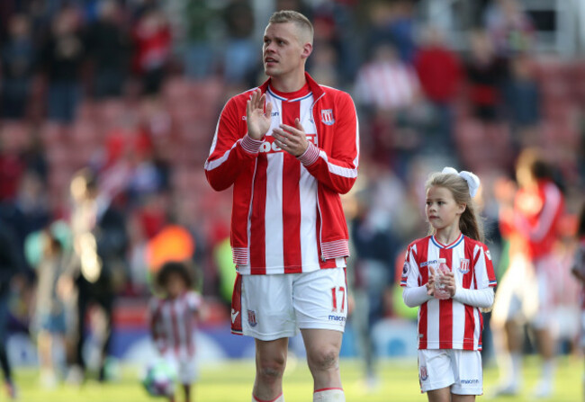 Stoke City v Arsenal - Premier League - bet365 Stadium