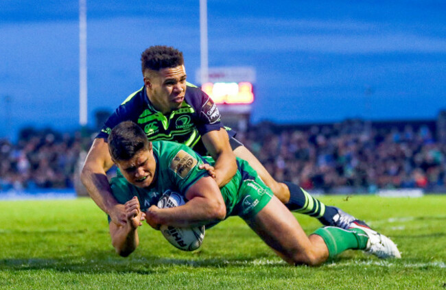 Dave Heffernan scores a try