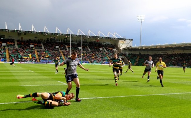 Harry Mallinder scores his side's opening try