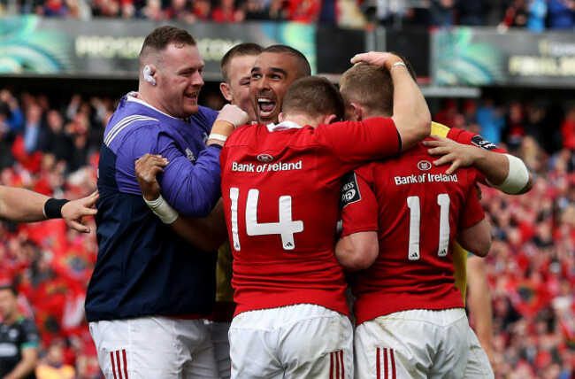 Simon Zebo celebrates scoring a try