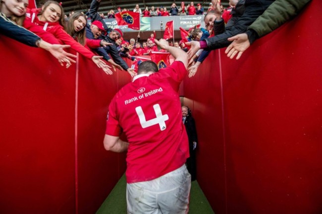 Donnacha Ryan waves goodbye to the crowd at Thomond Park