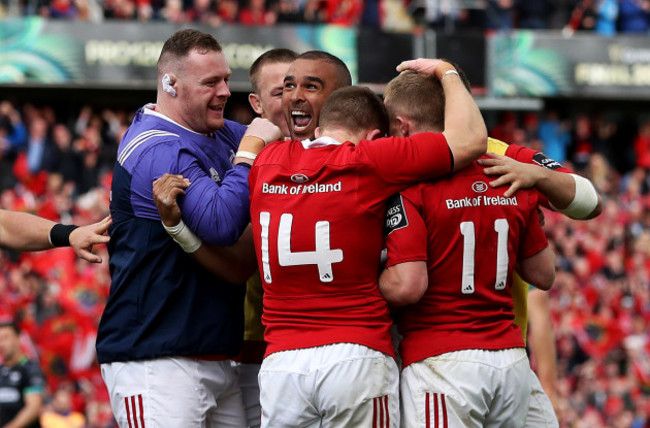 Simon Zebo celebrates scoring a try