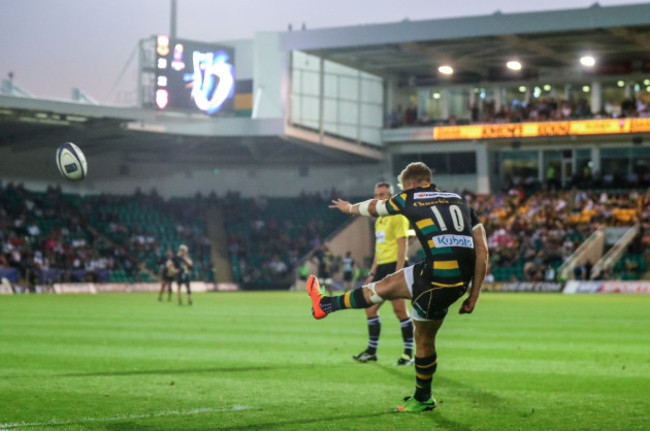 Harry Mallinder kicks a late conversion