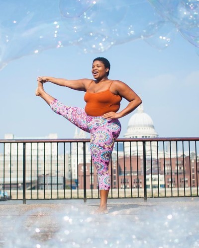 I'm teaching the noon flow at @durhamyoga today & it's my next to last @durhamyoga class for the summer- see y'all at noon! While walking along the Thames outside the #tatemodernmuseum, @photoyography & I came across this giant bubble blowing display. Rosa asked the artist if we could shoot right in the midst of his beautiful scene. You know me- I was mad shy and embarrassed to break up his display. Not to mention that everyone and their mum was milling around and many of those people stopped to stare at and photograph the chubby black American in flower pants. But there was a lot of smiling and laughing. And Rosa totally distracted from my stage fright, enough for me to eventually pose on the Millennium Bridge. But this was one of the first shots from that day and it's reminding me to feel really grateful for all the photographers who have pushed me out of my comfort zone this year. I am very shy when it comes to this kind of photography because my attitude towards yoga asana photographs has changed so dramatically since the beginning of my yoga practice. But the best photographers have been sympathetic to my concerns while also getting my ass out into the middle of dense urban traffic if necessary. And it's because they've all been chill enough to just let me do my thing. Anyway, you know who you are, and both me and my practice are really fucking grateful for you. Bodysuit- @danskinapparel Leggings- @lineagewear