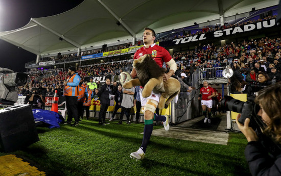 Sam Warburton makes his way onto the field