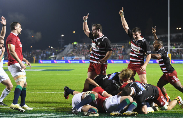 Sam Anderson-Heather scores a try