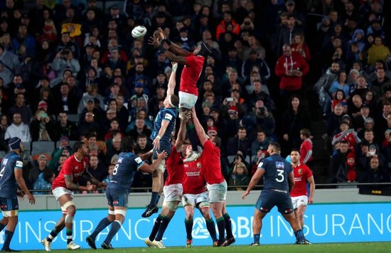 Maro Itoje wins a lineout