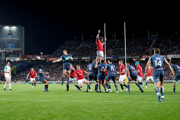 Maro Itoje is overthrown in the lineout