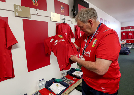 Paddy Rala O'Reilly hanging up Alun Wyn Jones' jersey