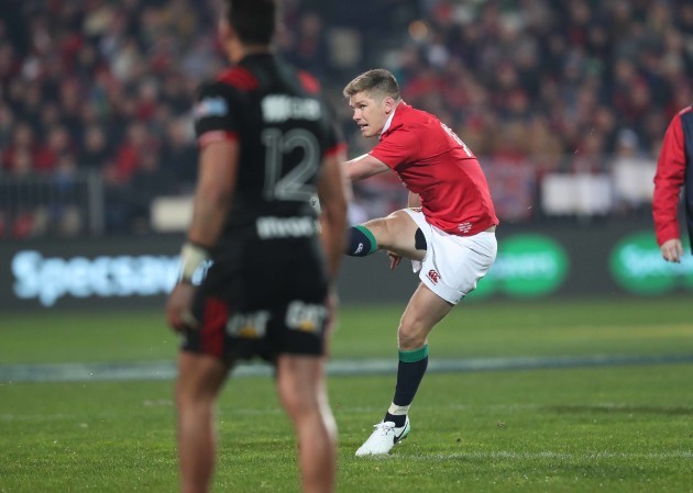 Owen Farrell kicks the first penalty of the game