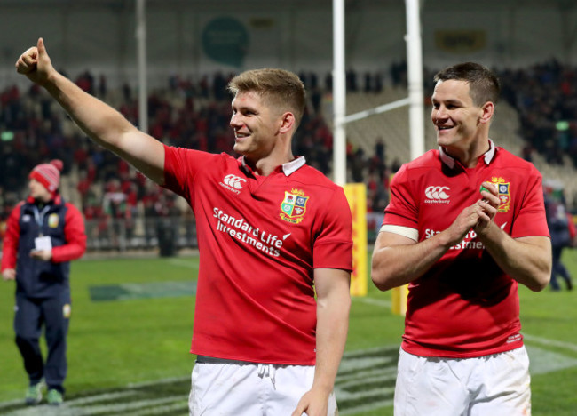 Owen Farrell and Jonathan Sexton celebrate winning