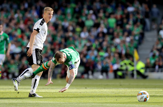 Glenn Whelan with Martin Hinteregger